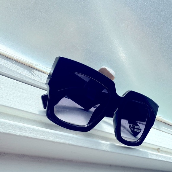 Frye sunglasses - Picture 2 of 2